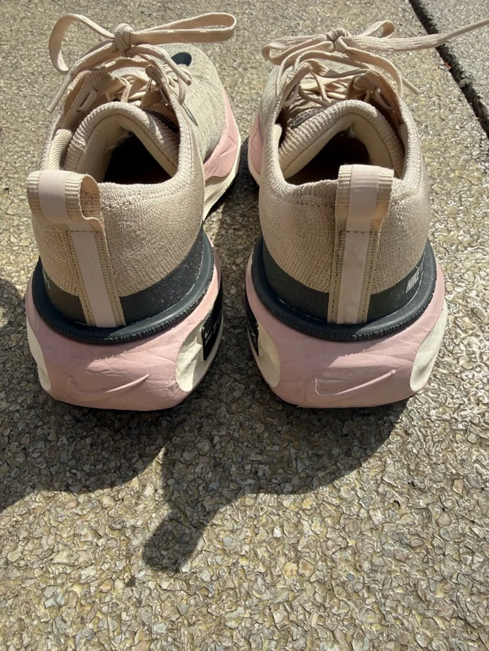 Nike Women's invincible run 3 Running Shoes in Beige with Pink and Black Swoosh - Picture 4 of 7